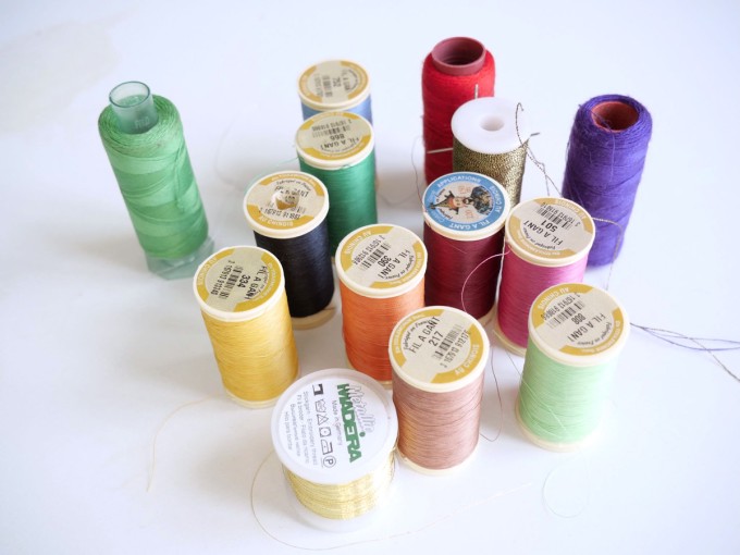 The embroidery threads for Lunéville crochet.